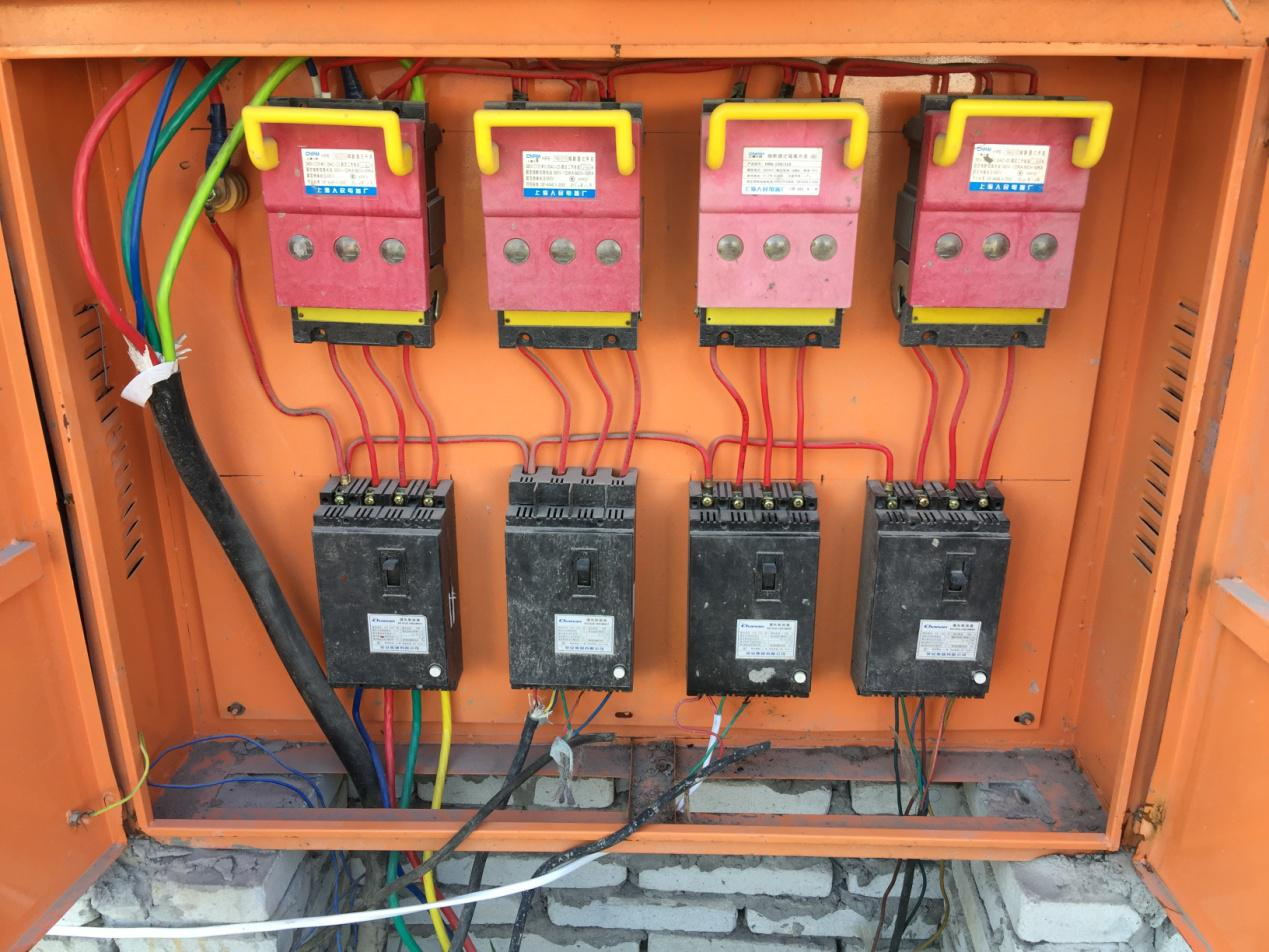 图中分配电箱的使用说法错误的是().